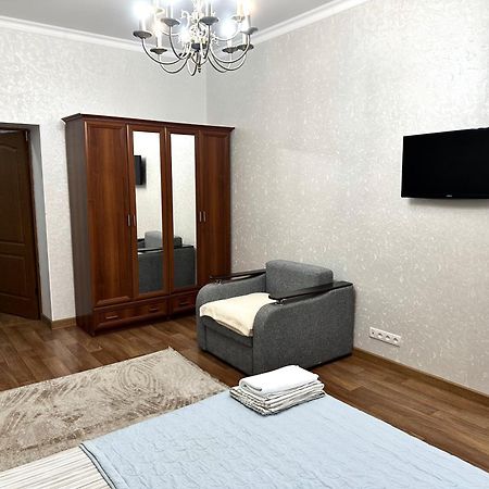 Майлина 10 Аэропорт Apartment Turksib ภายนอก รูปภาพ